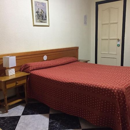 Hostal Jacinto Alcalá de Henares Exterior photo