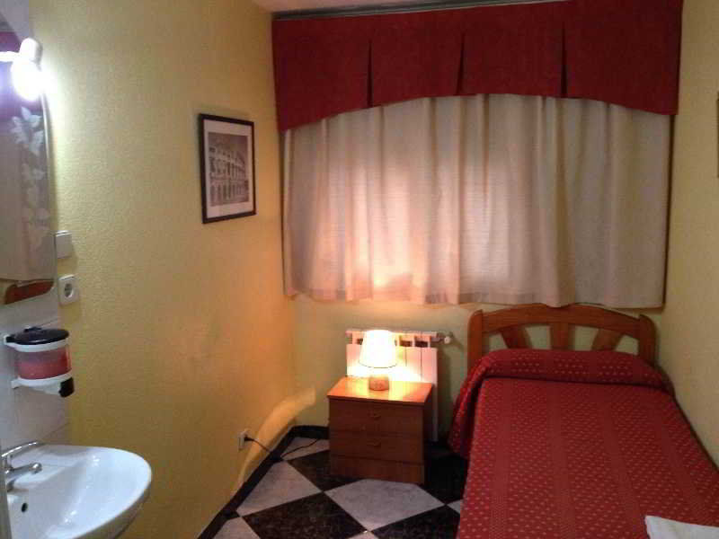 Hostal Jacinto Alcalá de Henares Exterior photo