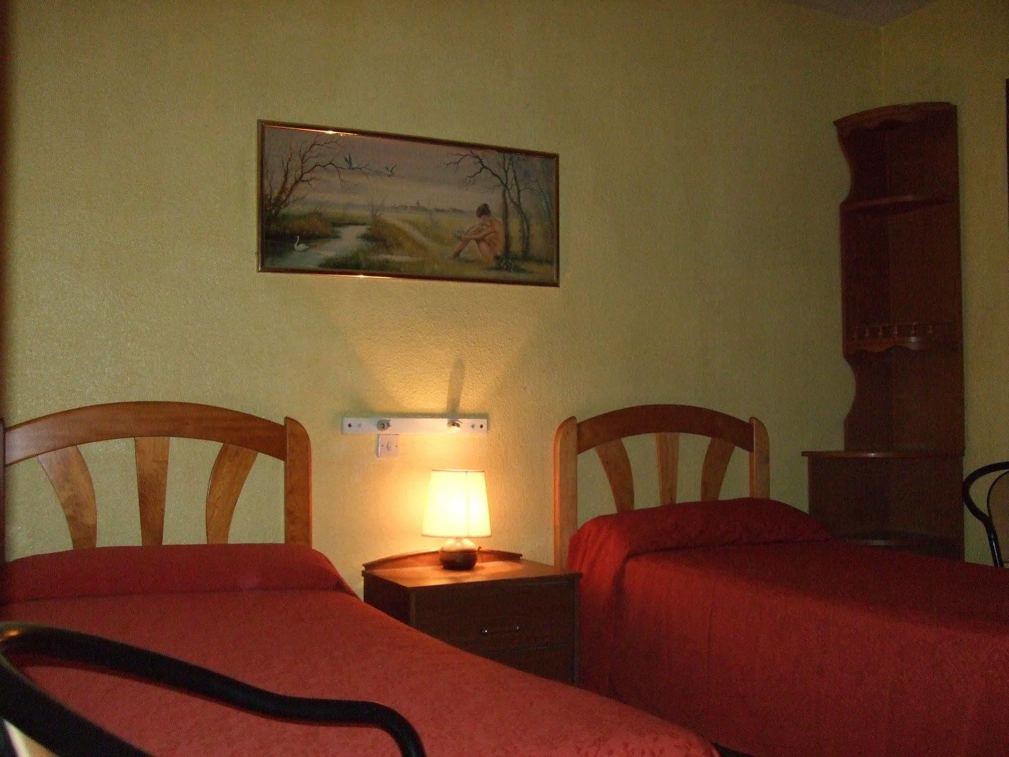 Hostal Jacinto Alcalá de Henares Exterior photo
